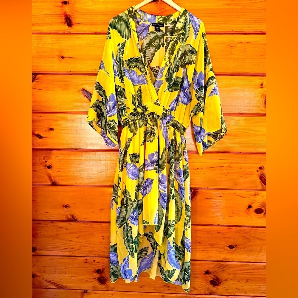 STELLA & JULIE Colorful Floral V-Neck Asymmetrical Plus 3/4 Sleeves 20W